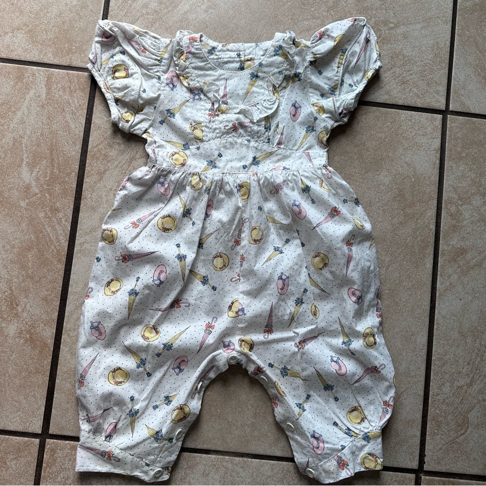 Vintage Adorable Baby Romper with AOP umbrellas & hats Print